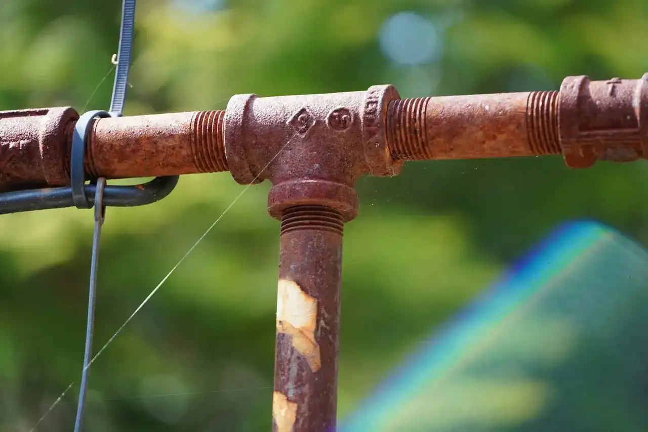 Badly rusted old steel pipe and fittings